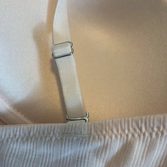 Tahari Black and Cream Intimates Bras - Picture 5 of 7